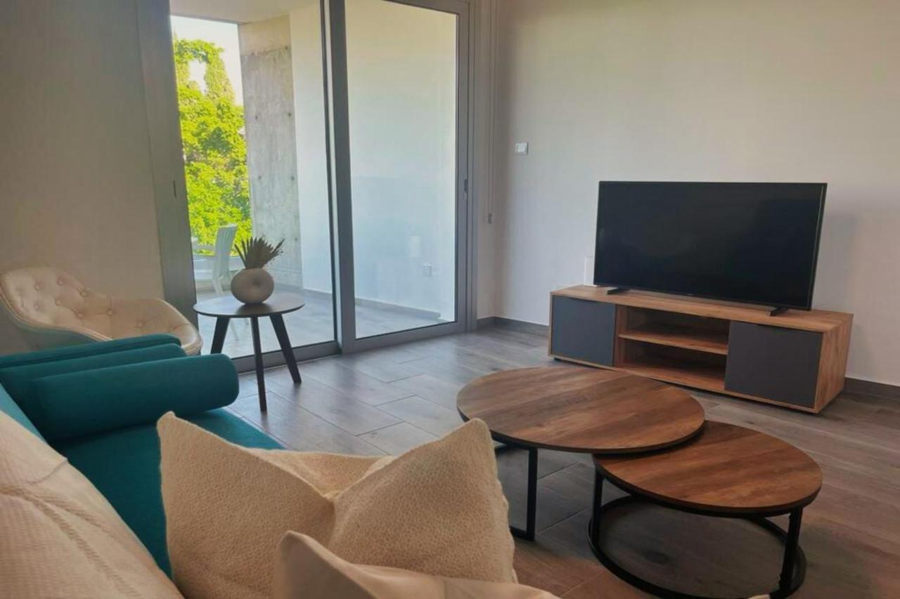 Phaedrus Living Coral Suites Aura 拉纳卡 外观 照片