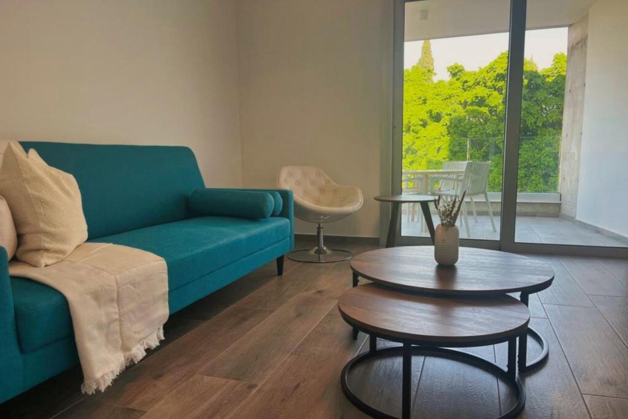 Phaedrus Living Coral Suites Aura 拉纳卡 外观 照片